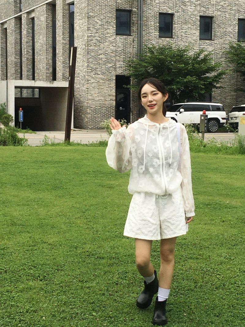 Airy Bloom Flower Zip-Up (3c)