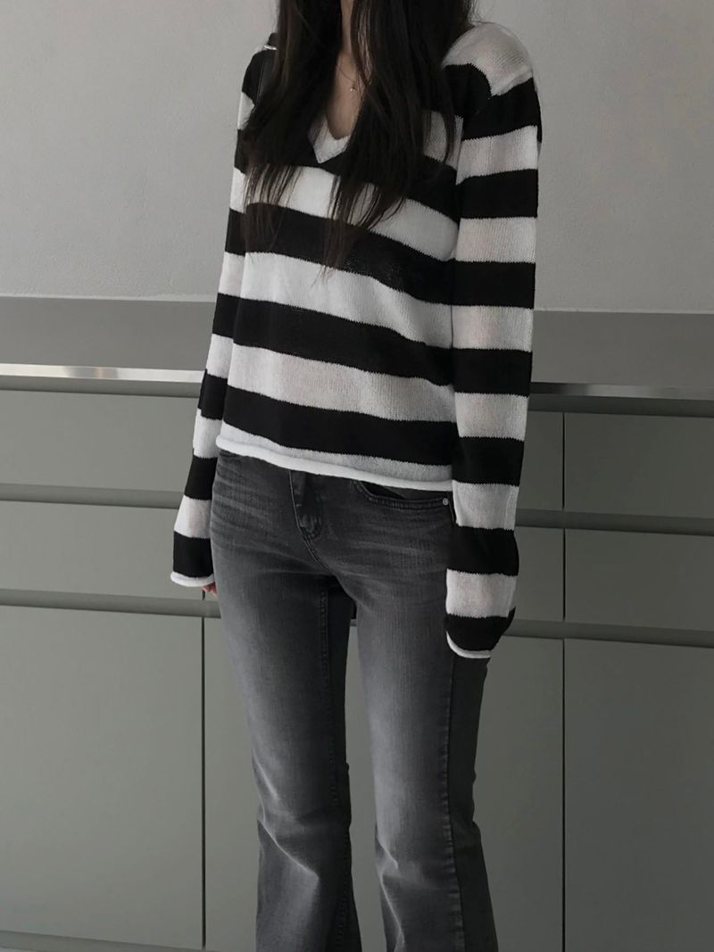 Stripe V-neck knitwear (one color)