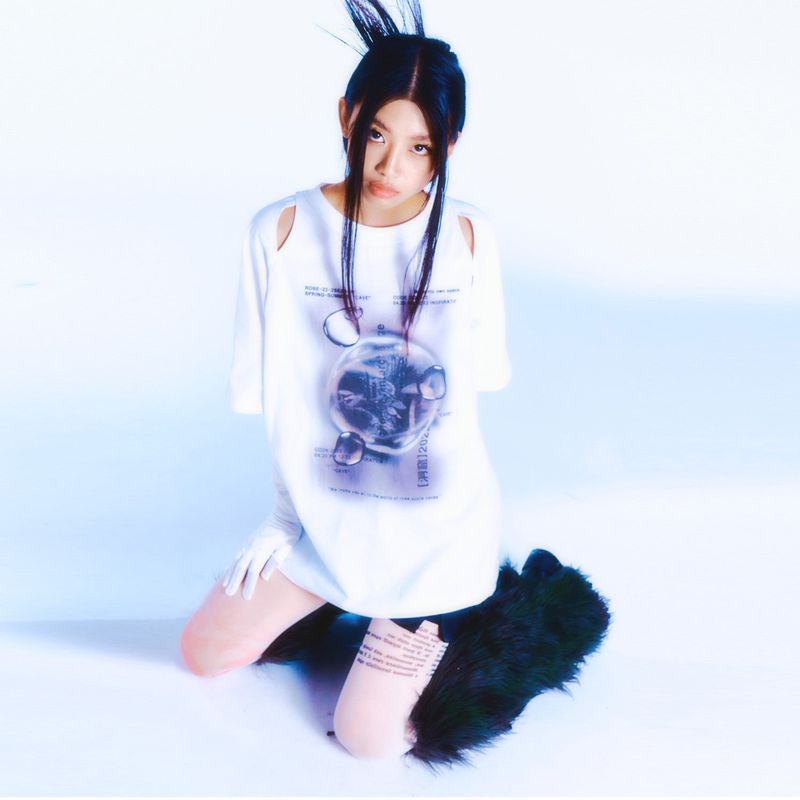 222 Cutout graphic t-shirts - White