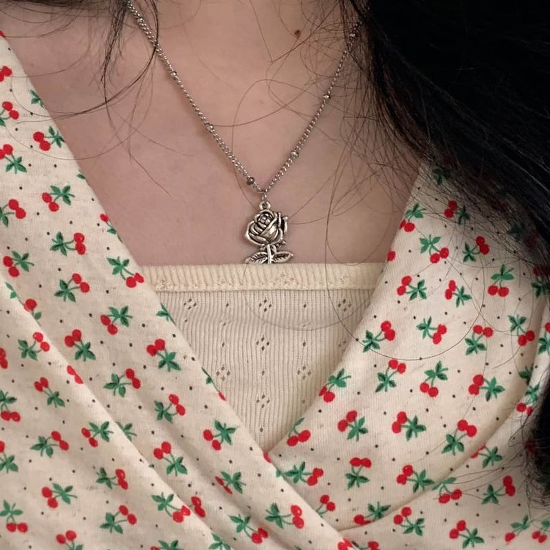 Ma rose necklace