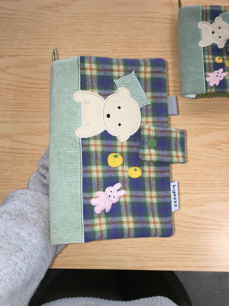 <Can’t escape my blanket> book cover a6