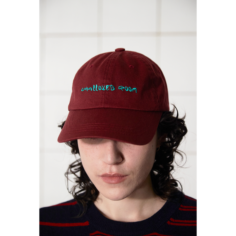 UNALLOYED ROOM CAP / BURGUNDY
