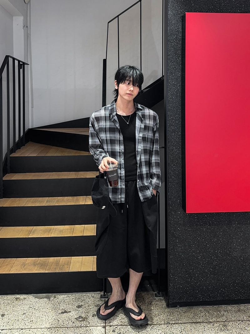 Noir Balloon Pintuck Bermuda Pants