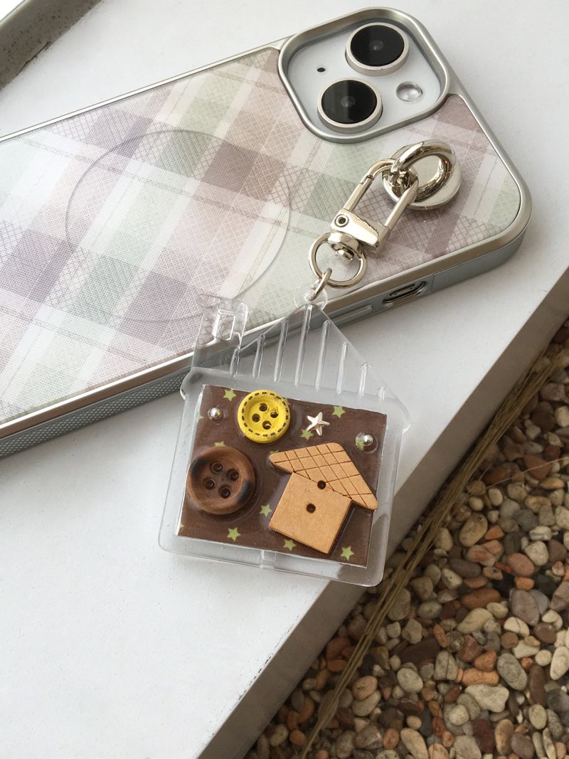 Tick-Tock Wooden House Keyring(2color)