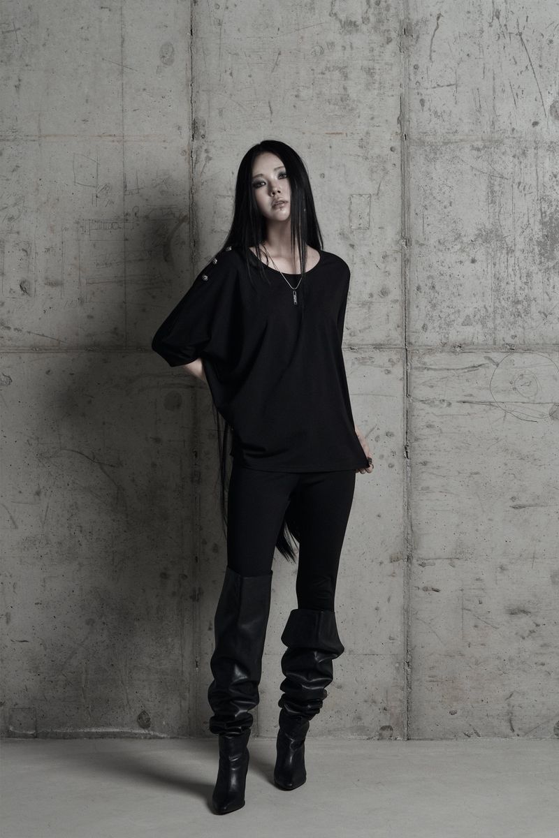 [label] metal button loose drape top BLACK