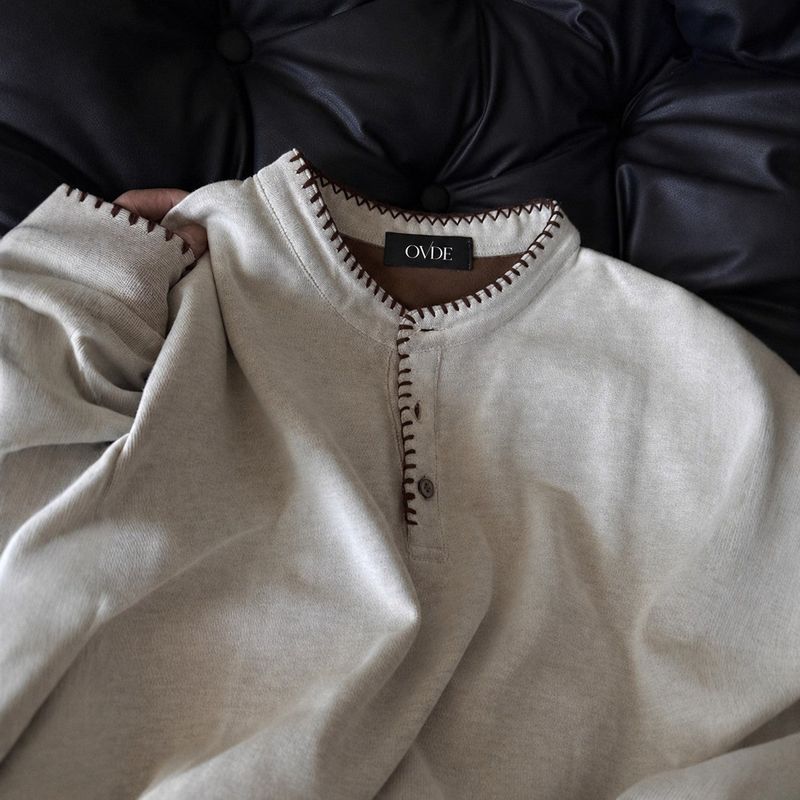 COZINESS（コジネス）の「OVヘンリーネック ステッチ ロングスリーブ Tシャツ (2 colors)（トップス）」
