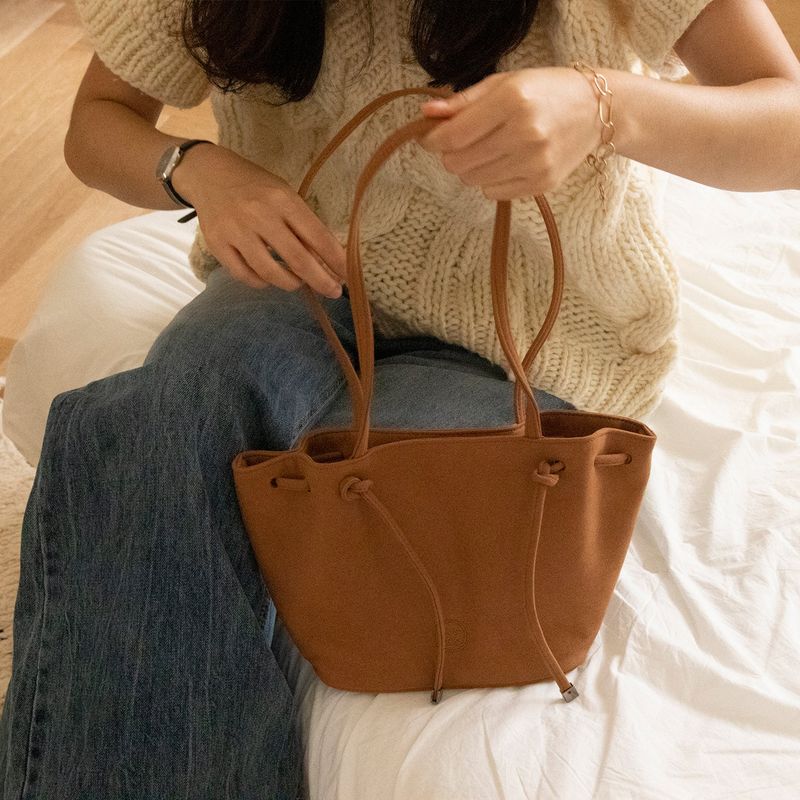 clam suede bag_chestnut