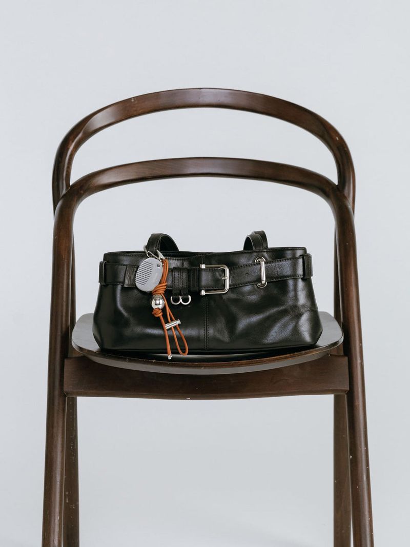 LEATHER COMB LAYERED KEYRING / BROWN