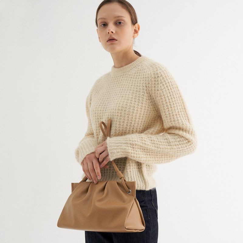 MUNIER（ミュニエ）の「PLEATS SHOULDER BAG_BEIGE（Bags）」
