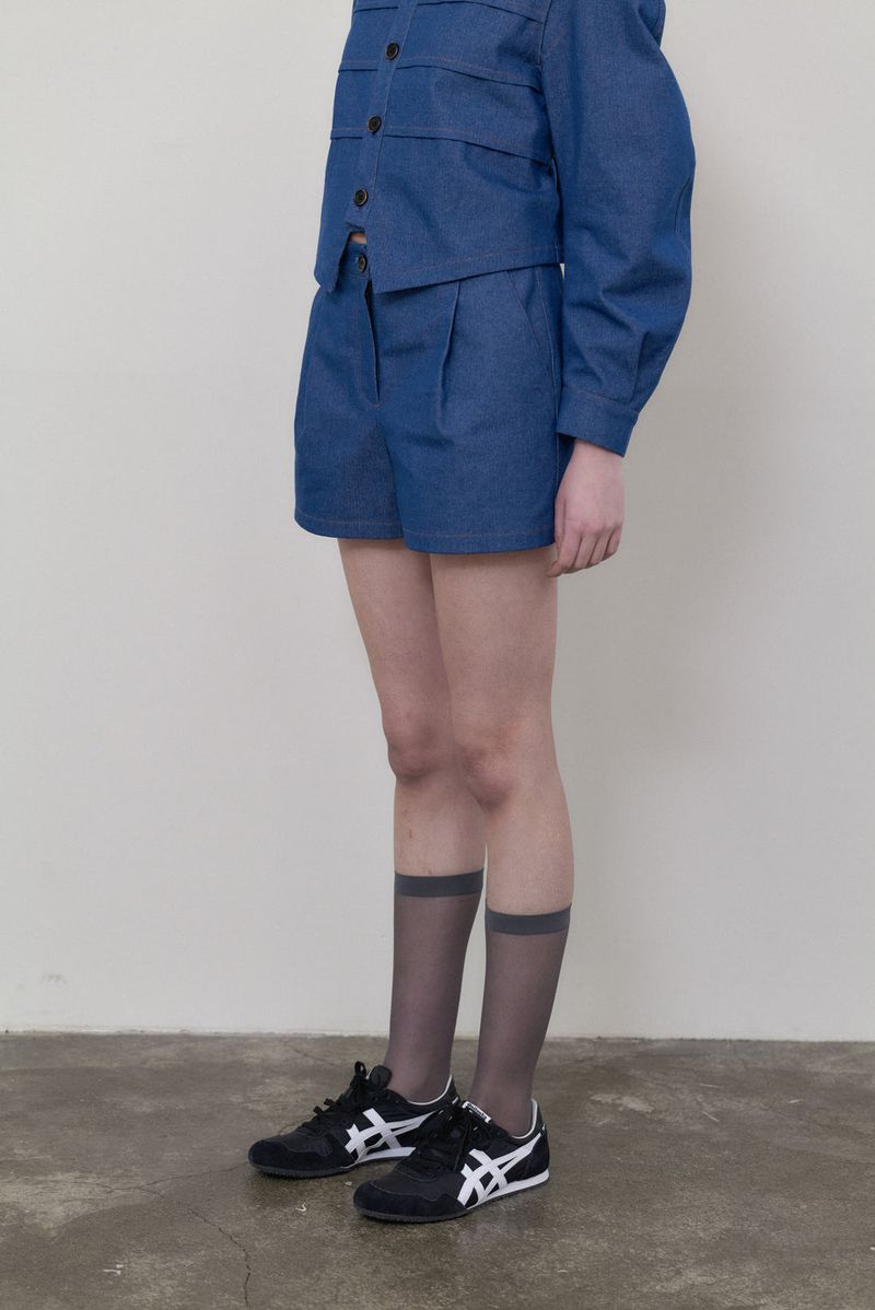 ONHEE（オニ）の「DENIM TUCK SHORTS（Pants）」