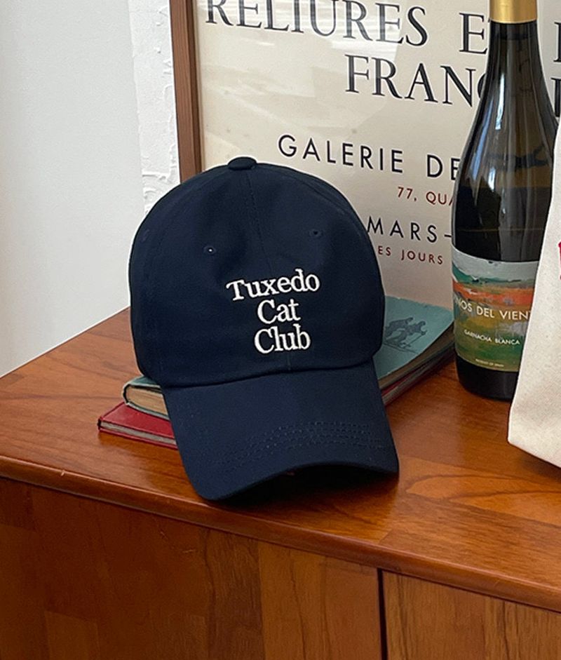 Hadde Studio（ハッデスタジオ）の「TUXEDO CAT CLUB BALL CAP NAVY（Hats）」