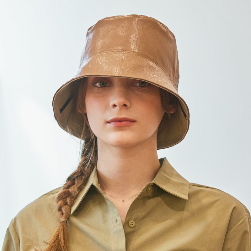 VA Cubic Stud Veganleather Drop Bucket Hat / Camel