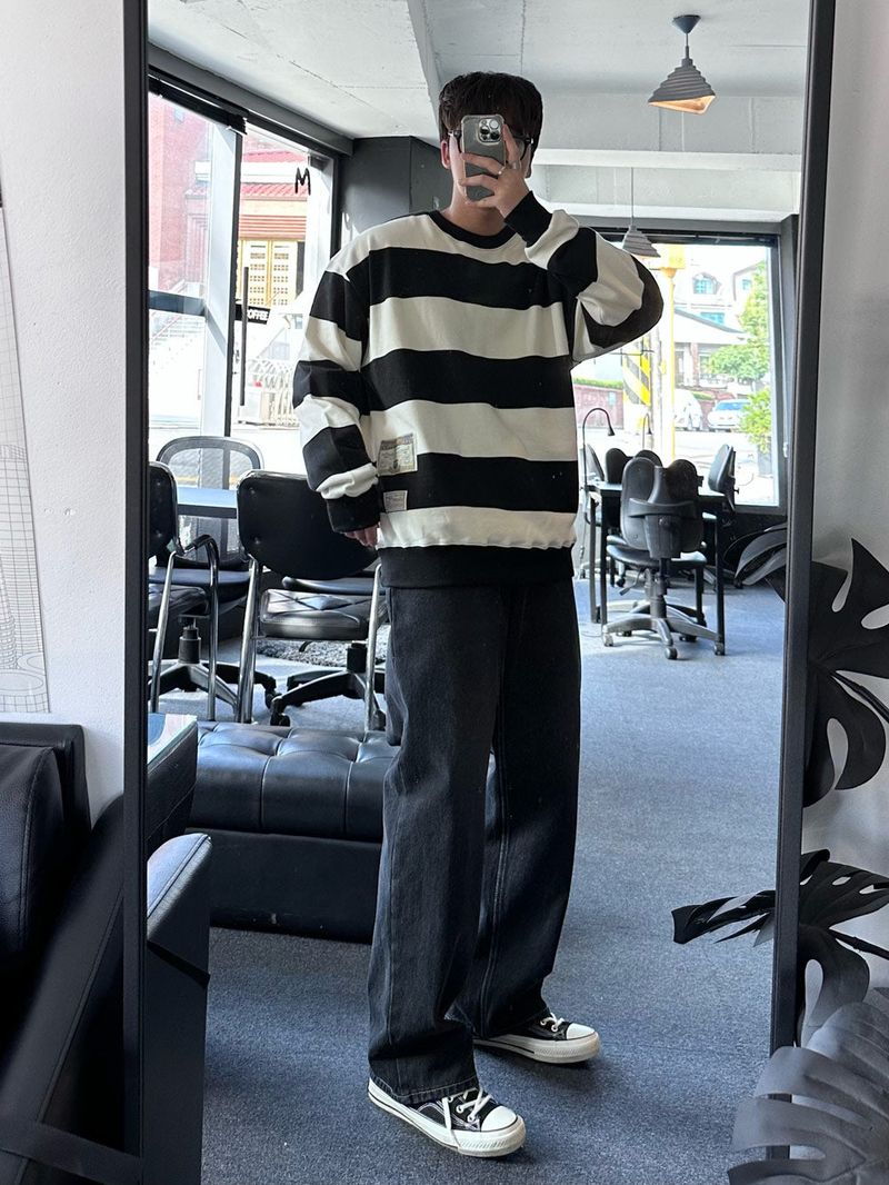 Mentor Patch Dangara Loose Fit Sweatshirt