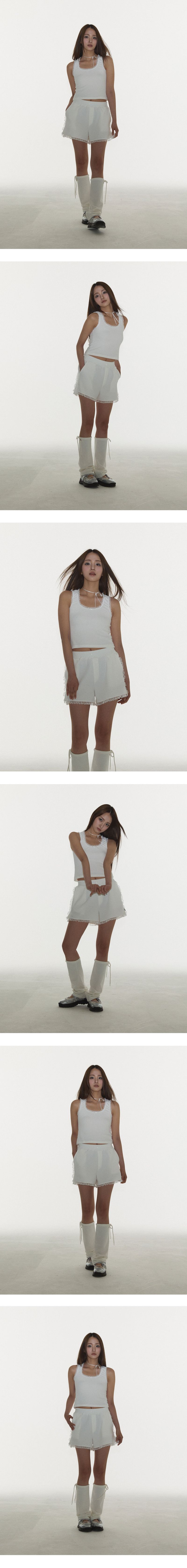 CUTE SHORTS IN WHITE