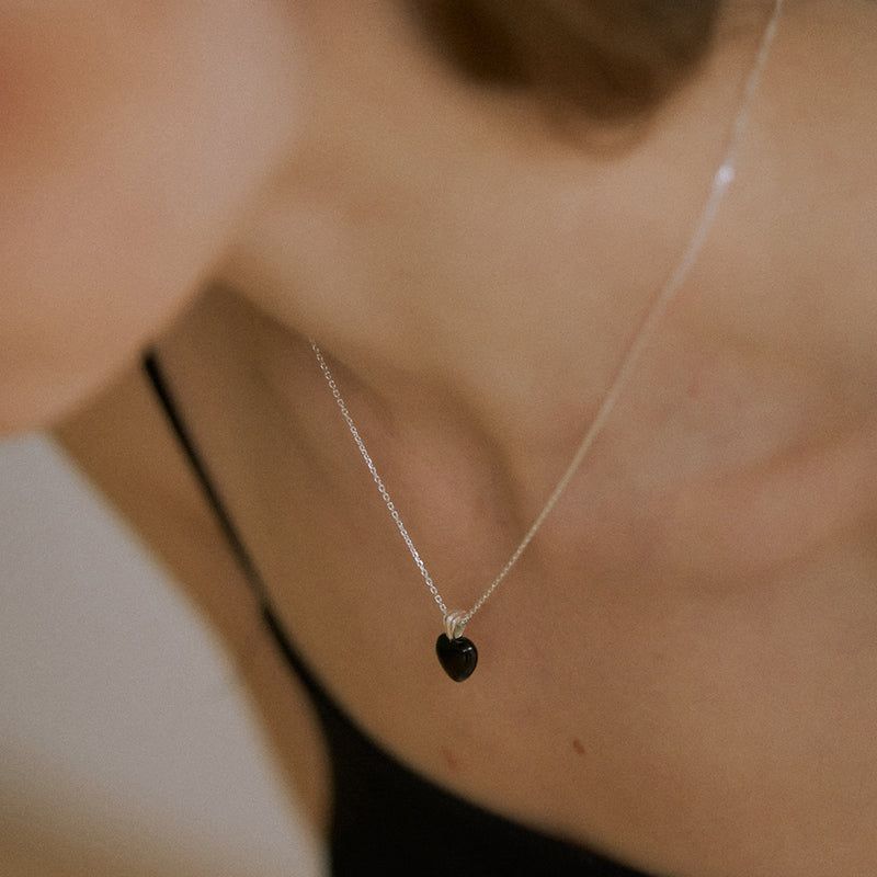 FLIT(フィリット)の「LEAF BLACK ONYX HEART NECKLACE (SILVER)(Accessories)」