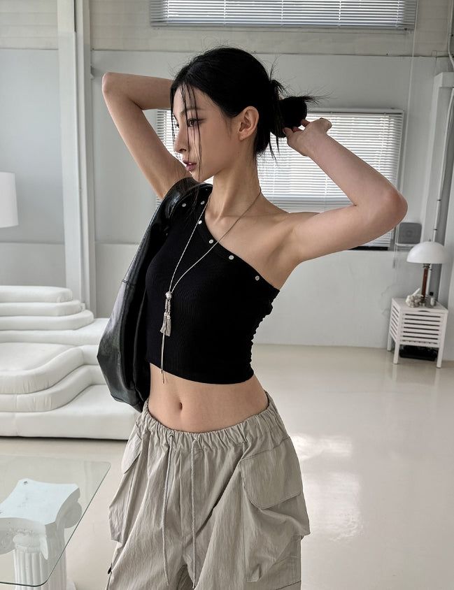 Low rivet one shoulder sleeveless