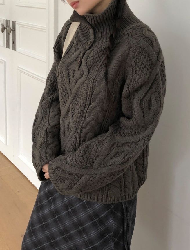 Hyoro Button High Neck Cable Knit