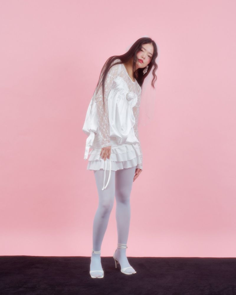 CORSAGE PUFF BLOUSE [IVORY]