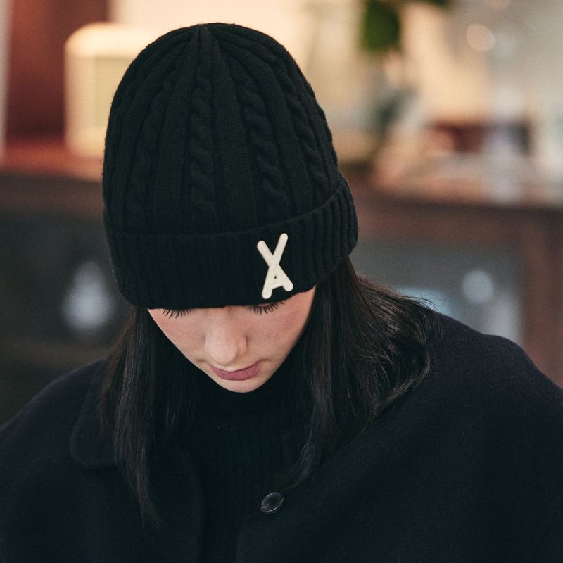 VA Applique Cable Knit Beanie / Black