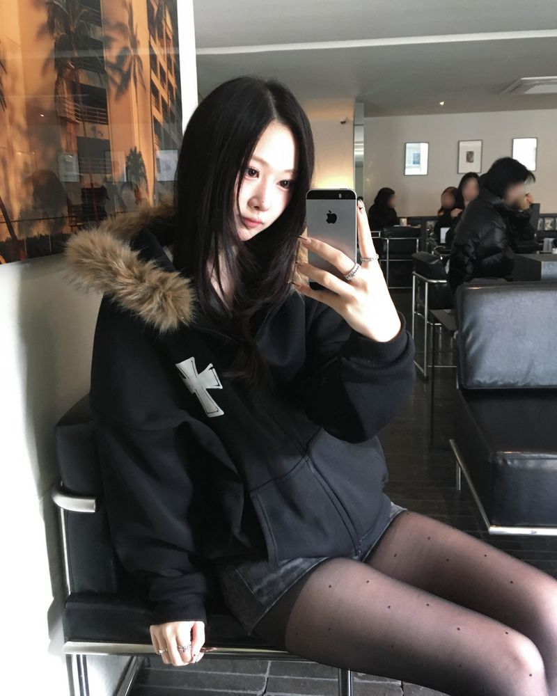 kyoive(コイブ)の「Cross fur hood jumper(Tops)」