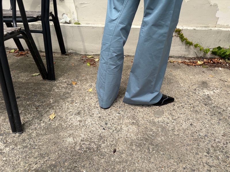 line curve pants