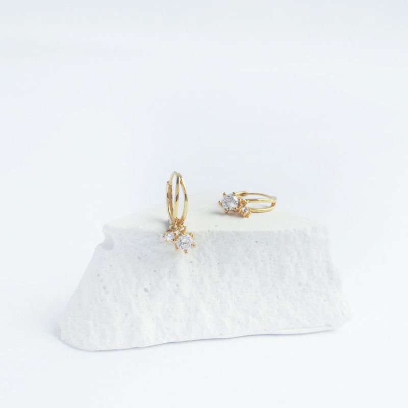 éclater（エクラテ）の「Lori Cubic Zironia Hoop Earrings（Accessories）」