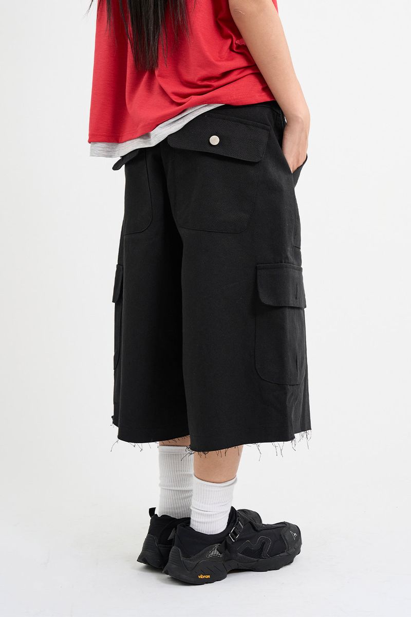 Rough-cut Bermuda shorts