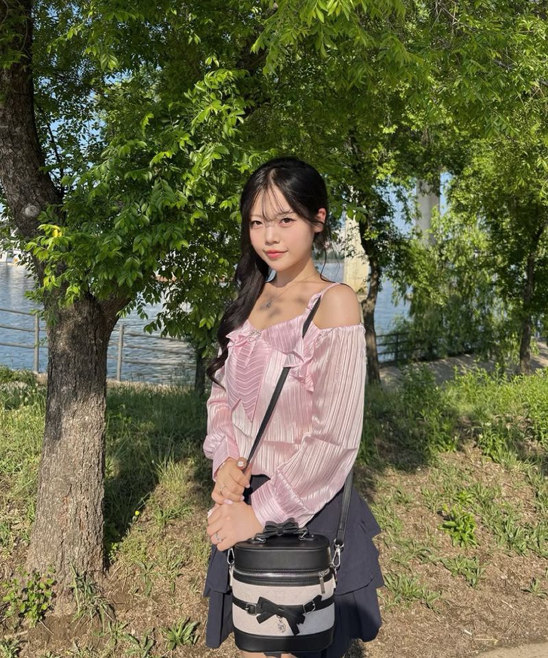 heart ring satin blouse
