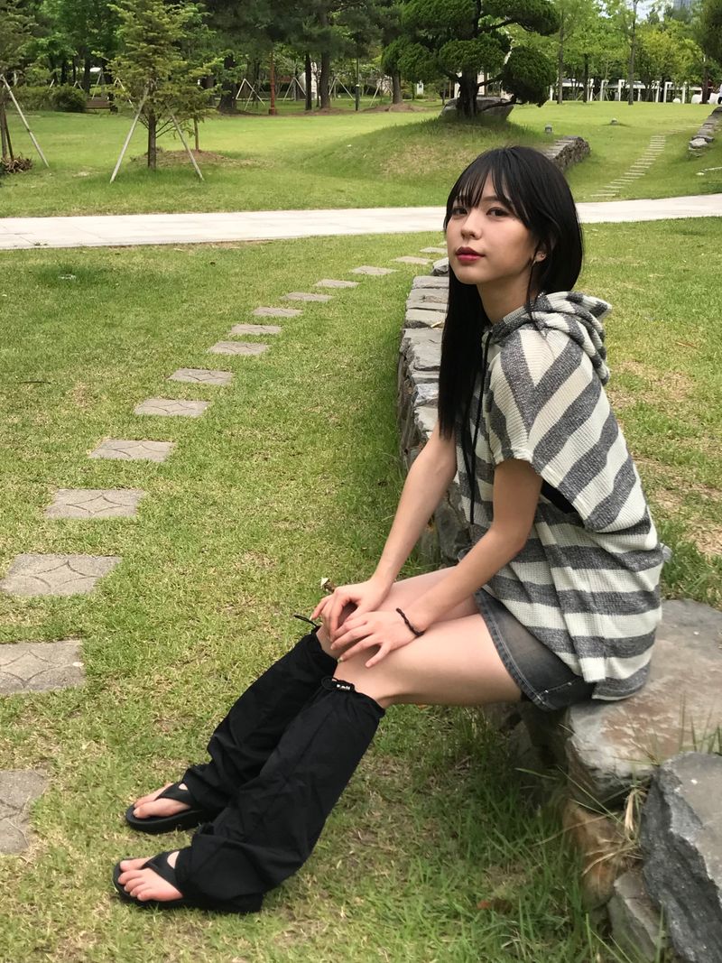 Grunge stripe knit vest
