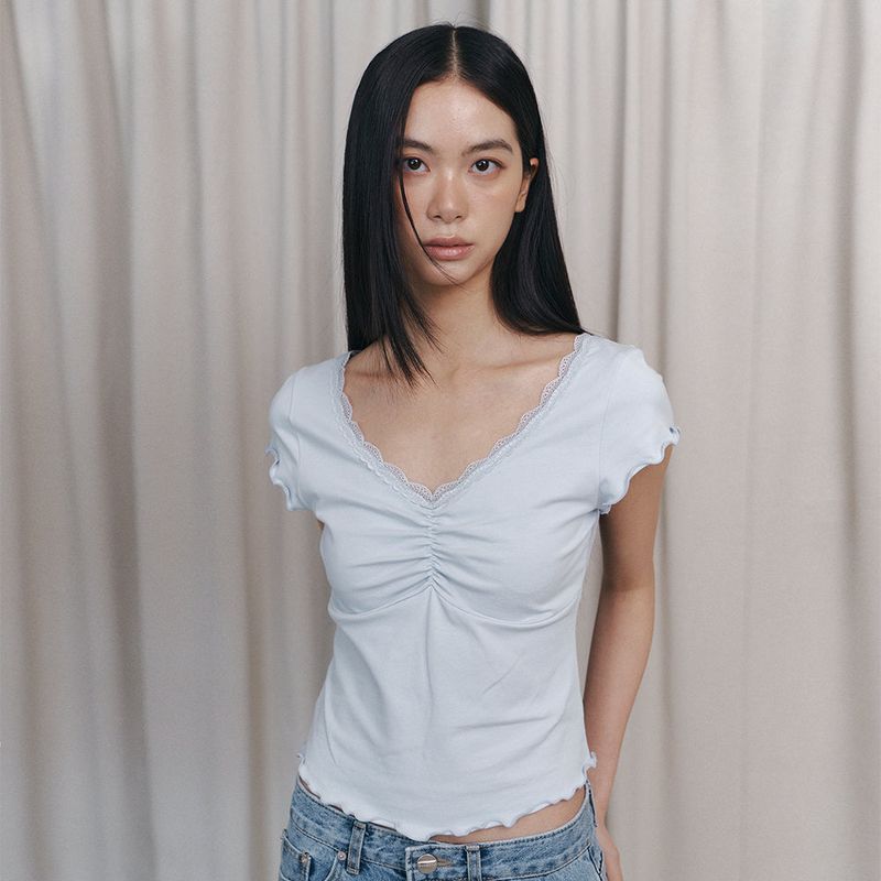 Curetty（キュリティ）の「C V-NECK LACE SHIRRING TOP_LIGHT BLUE（Tops）」