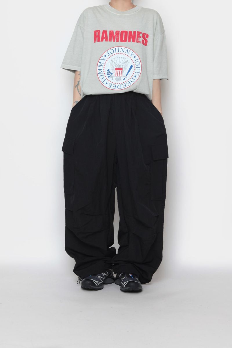 wide pocket cargo pants