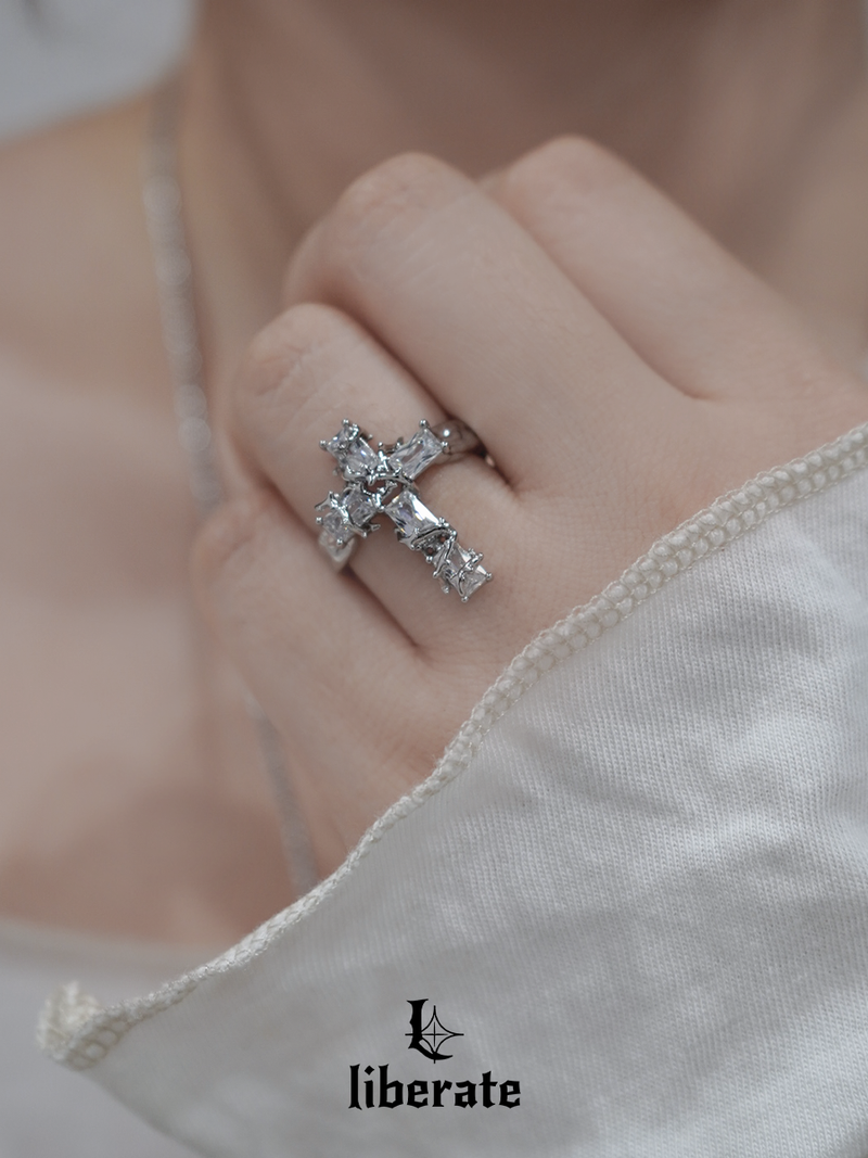 My Lord Cubic Cross Ring