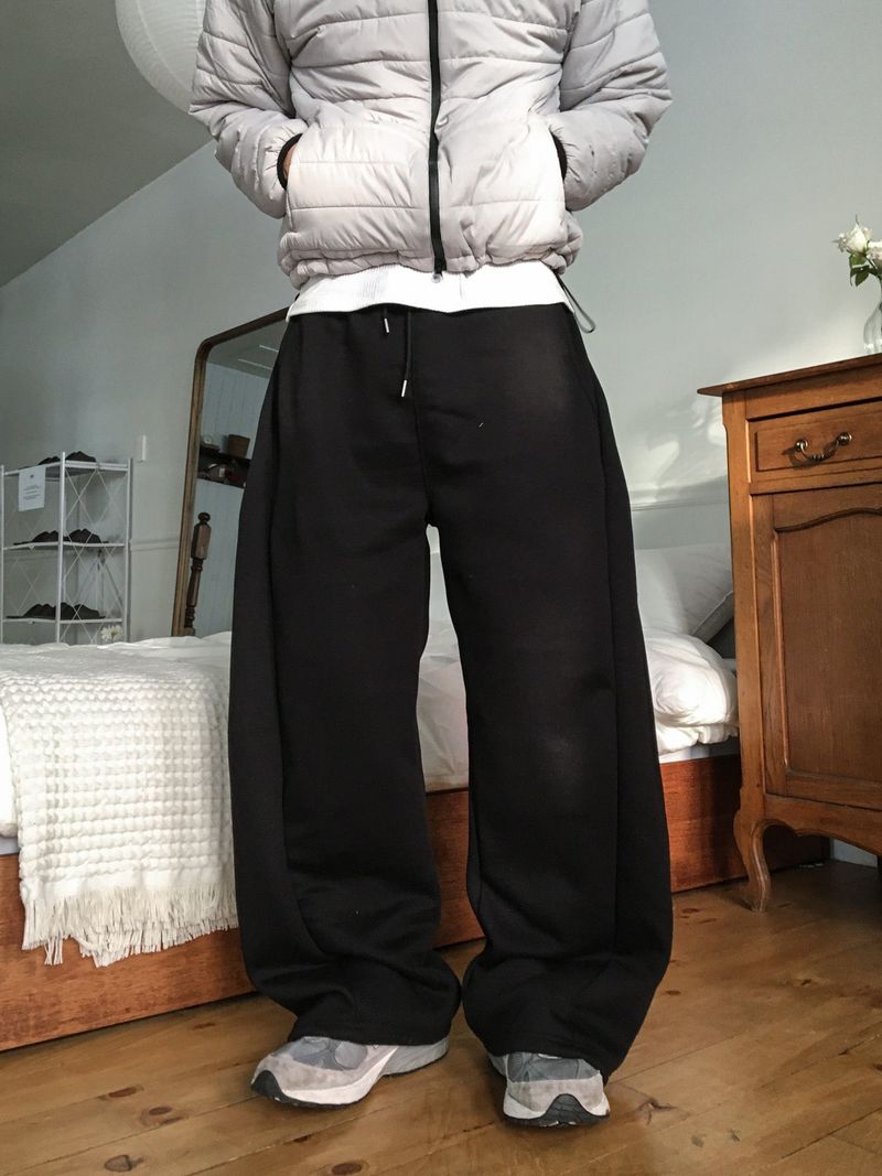 WHAT A LOOK（ワット ア ルック）の「[Fleece-Lined]サイドピンタックバルーンスウェットパンツ（パンツ）」