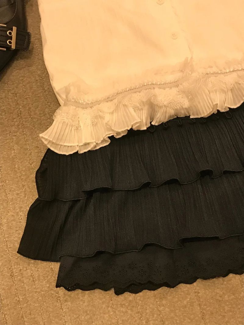 Rie Pleated Lace Tiered Mini Skirt