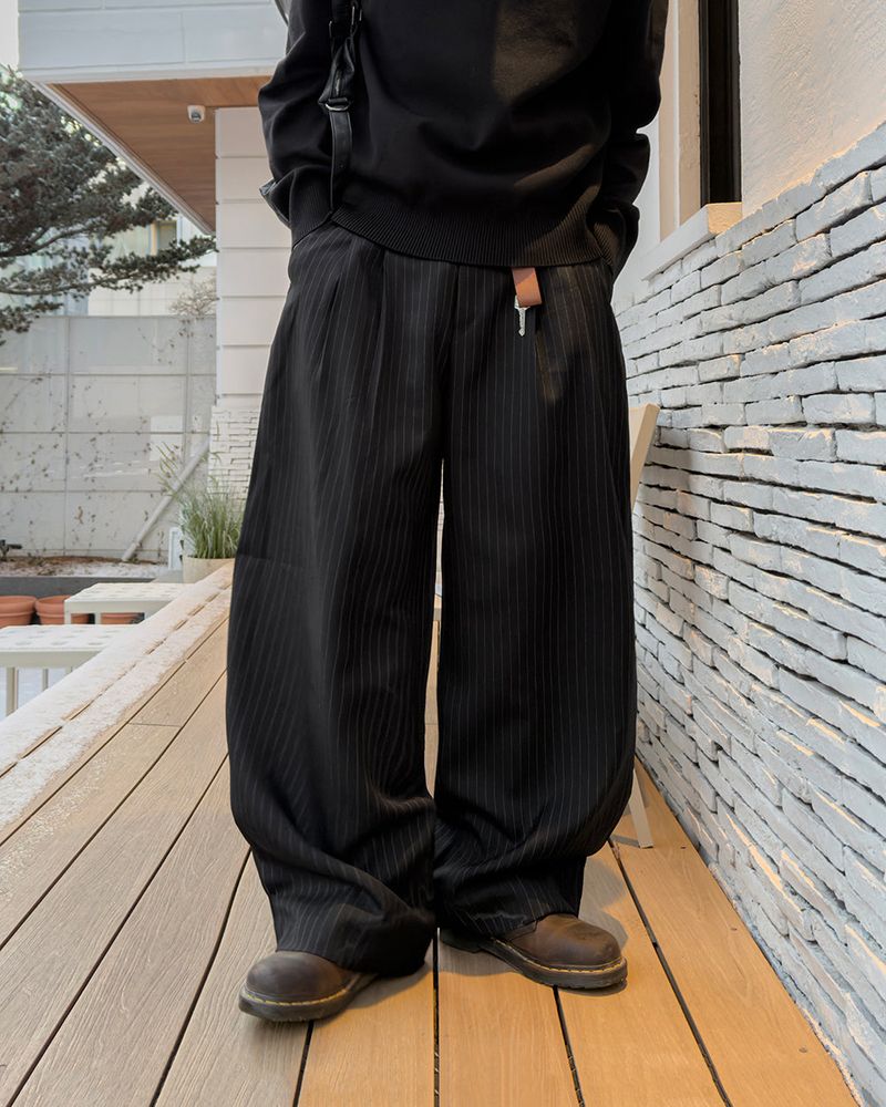 Lentic Side Pintuck Striped Slacks