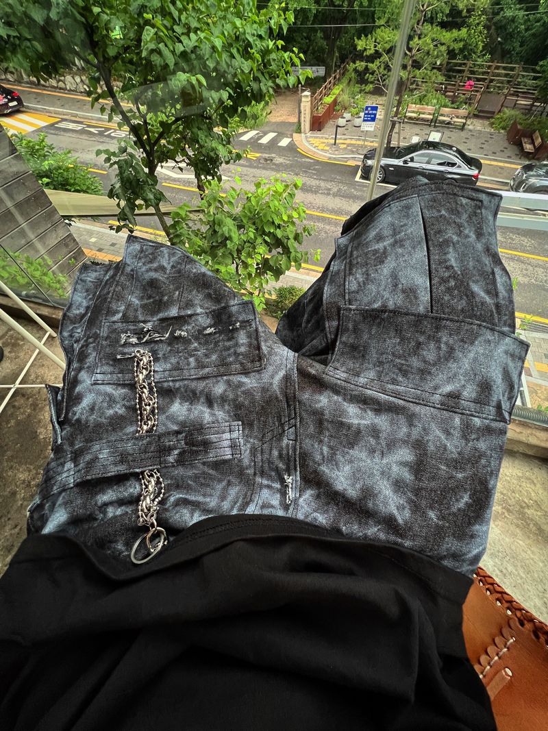 DISTRESSED WAVE SHORT DENIM CARGO PANT