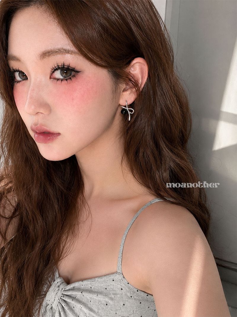 Noir Ribbon Earring