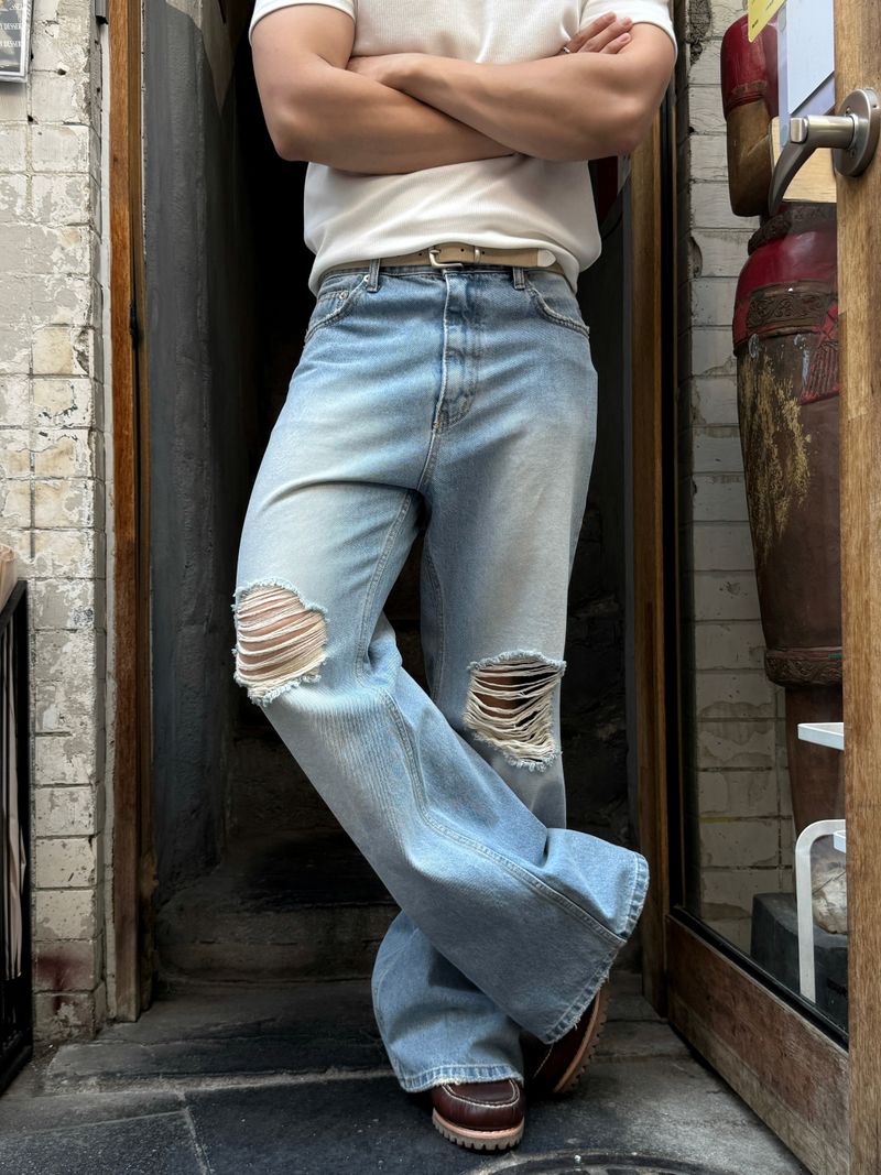 Curred destroyed flare denim pants