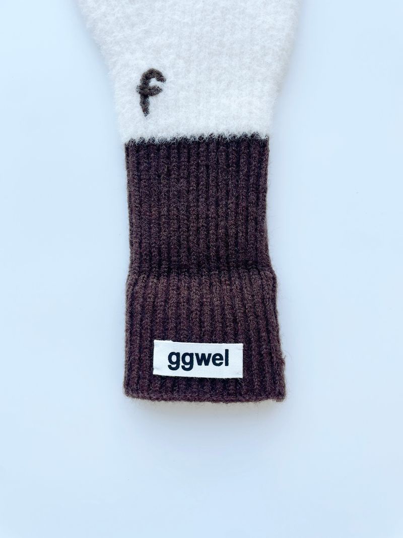 CUSTOM INITIAL TWO-TONE GLOVES