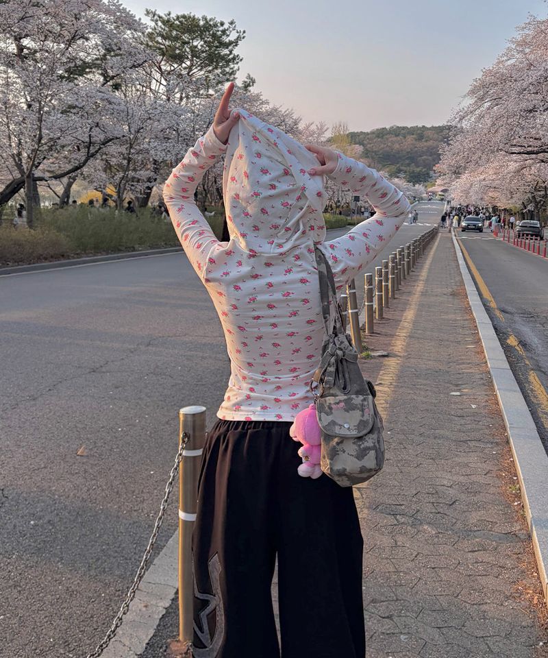 meego(ミーゴ)の「flower slim hood zip up (2colors)(Tops)」