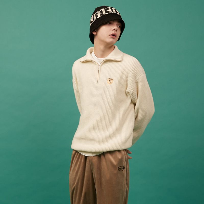GOTHIC KNIT BUCKET HAT