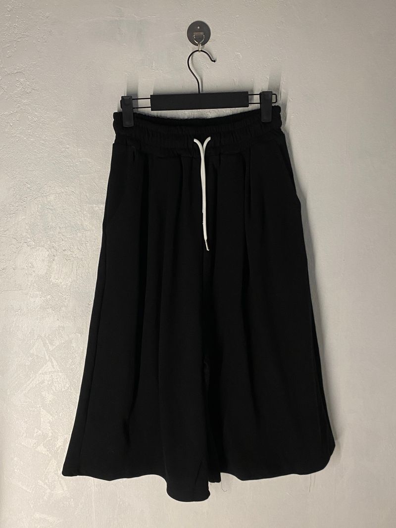 Layer pintuck bermuda wide half pants 2C