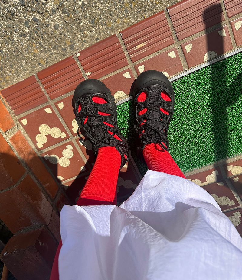 Go-core Slit Sandals Sneakers