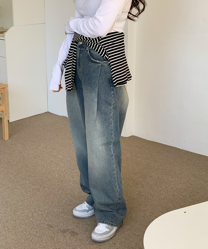 one-pintuck hip pants