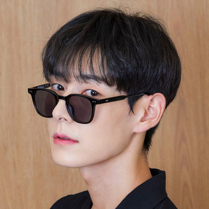 Robin Black / Black UV Lens