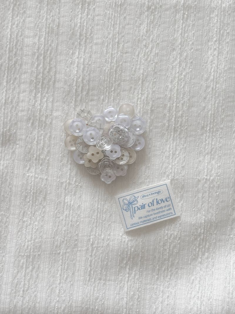 VINTAGE BUTTON HEART TOK
