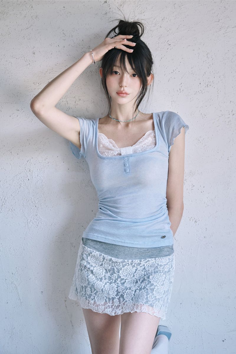 ZANNE（ザンヌ）の「[MADE] ザンヌ ヌーヴェル リボン Uネック Tシャツ (Wore by Fromis-9)（トップス）」