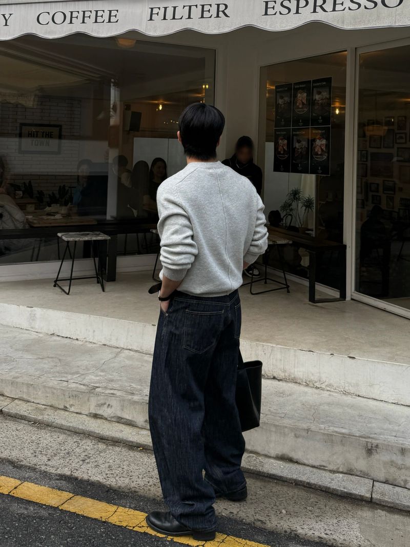Settle line v-neck knitwear