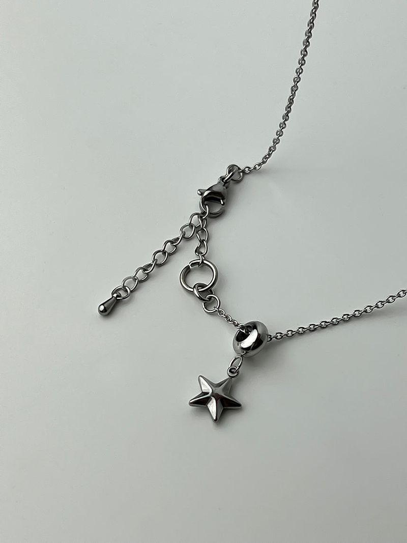 Mini loop star necklace