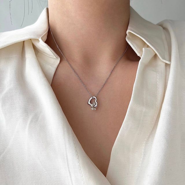 Acer rojo(アセルロジョ)の「hu Heart pearl combination pure simple necklace (2 color)(Accessories)」
